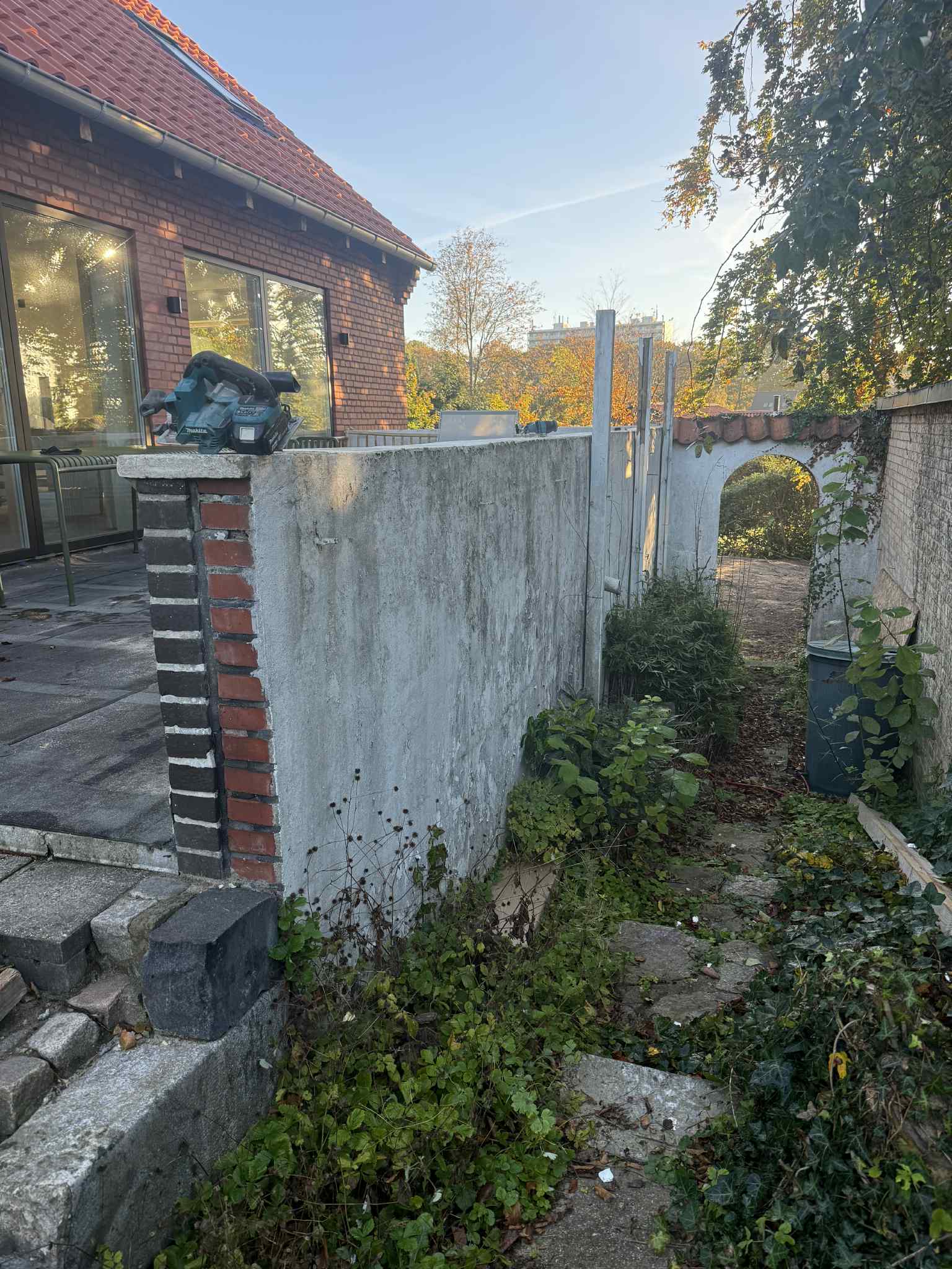 Betonsägen an einer Terrasse aus Beton